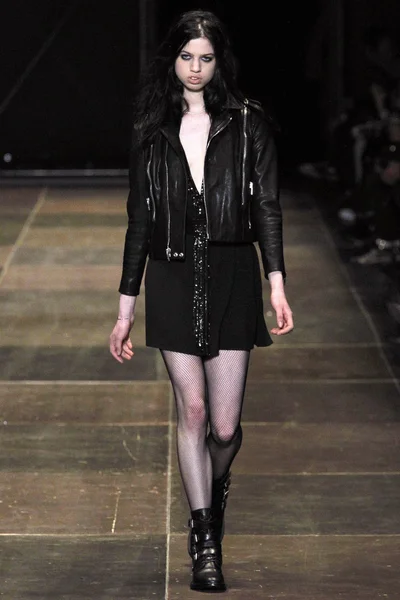 Look 15